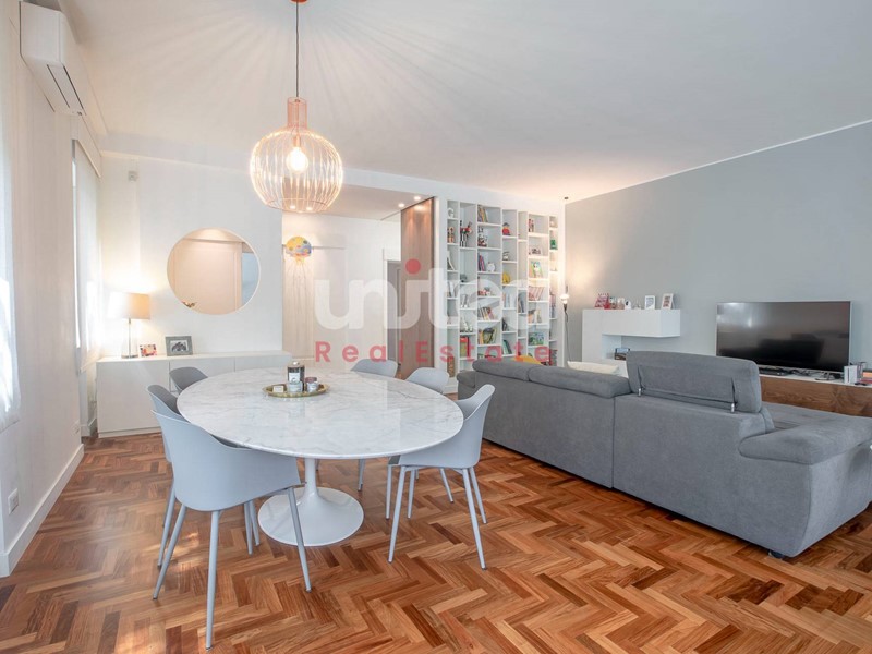 Appartamento in Vendita a Roma, 650'000&euro;, 221 m²