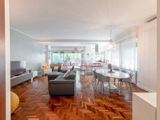 Appartamento in Vendita a Roma, 650'000&euro;, 221 m²