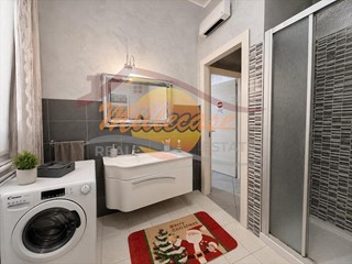 Trilocale in Vendita a Siracusa, zona Tisia - Tica - Zecchino, 105'000&euro;, 100 m²