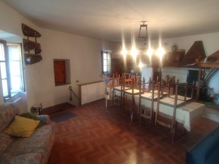 Appartamento in Vendita a Sovicille, zona Tegoia, 185'000&euro;, 285 m²