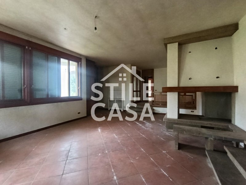 Appartamento in Vendita a Castelfranco di Sotto, 250'000&euro;, 180 m², con Box