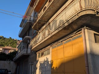 Trilocale in Vendita a Gaggi, 59'000&euro;, 70 m²