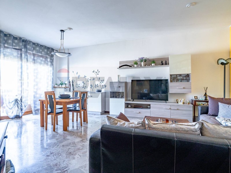 Quadrilocale in Vendita a Garbagnate Milanese, 198'000&euro;, 113 m²