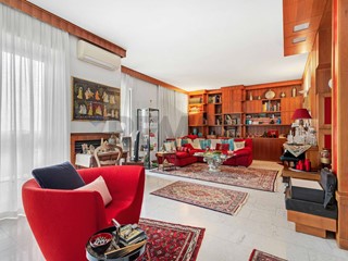 Attico in Vendita a Cologno Monzese, 450'000&euro;, 213 m²