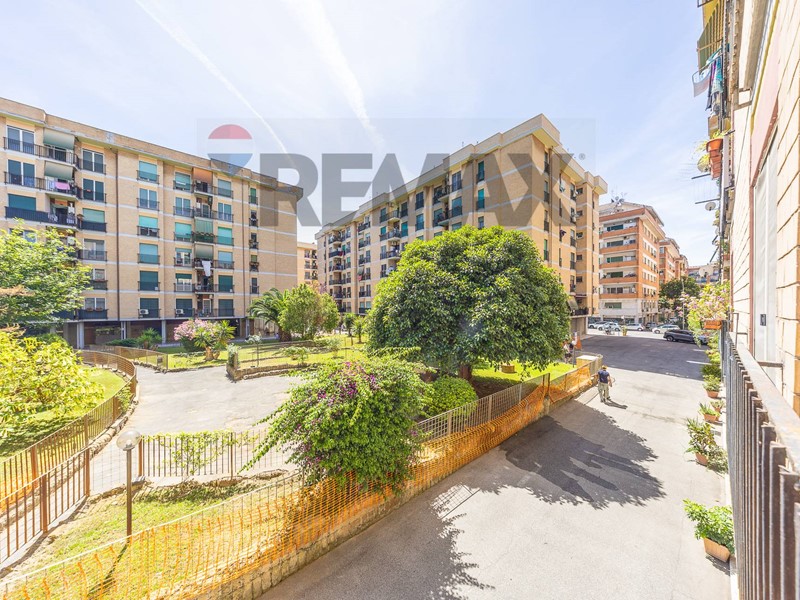 Trilocale in Vendita a Roma, 189'000&euro;, 98 m²
