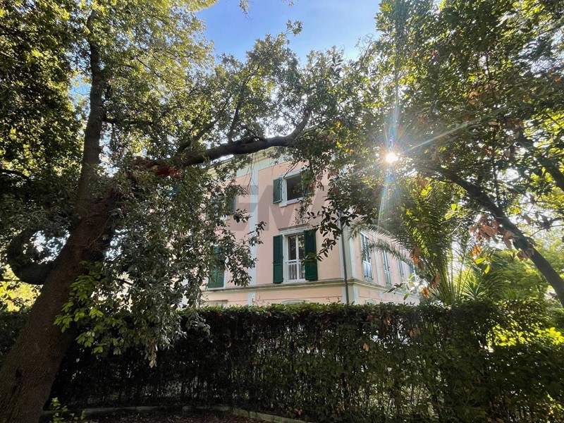 Appartamento in Vendita a Falconara Marittima, 260'000&euro;, 170 m²