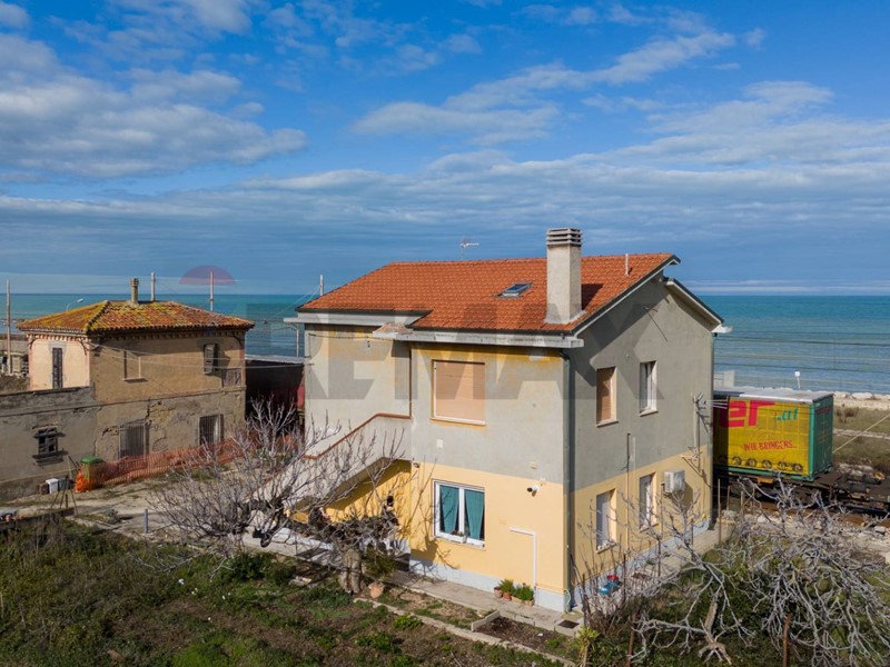 Appartamento in Vendita a Montemarciano, 95'000&euro;, 94 m²