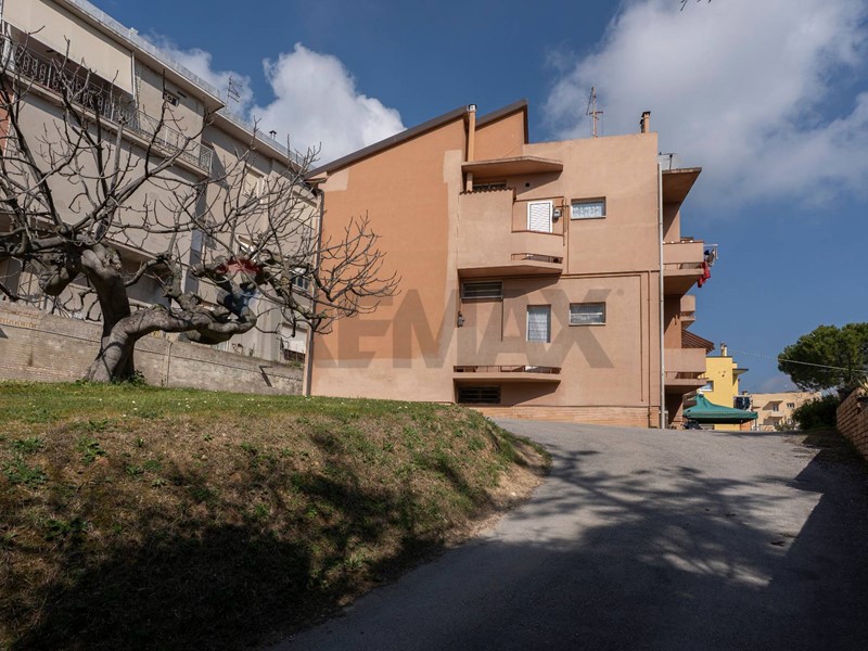 Trilocale in Vendita a Recanati, 70'000&euro;, 82 m²