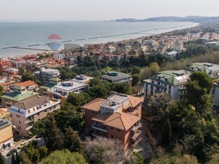 Appartamento in Vendita a Falconara Marittima, 195'000&euro;, 160 m²