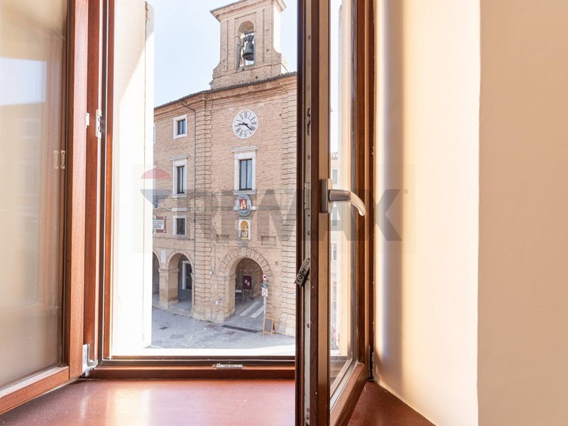 Trilocale in Vendita a Cupramontana, 93'000&euro;, 85 m²