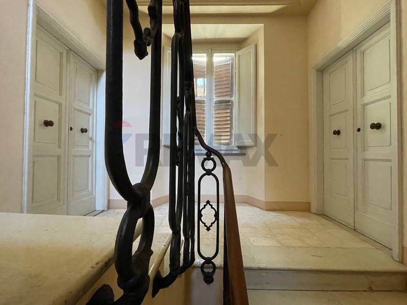 Appartamento in Vendita a Arcevia, 79'000&euro;, 190 m²
