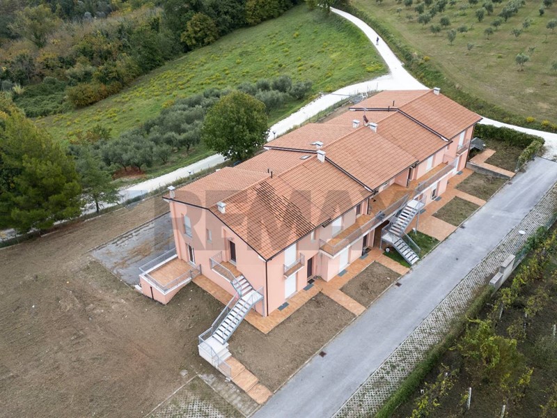 Appartamento in Vendita a Cupramontana, 1'190'000&euro;, 860 m²