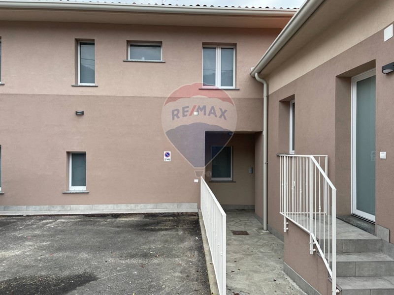 Trilocale in Vendita a Adrara San Martino, 156'000&euro;, 108 m²