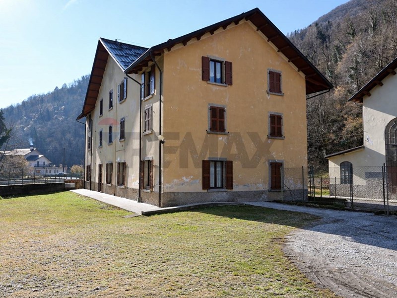 Trilocale in Vendita a San Giovanni Bianco, 65'000&euro;, 120 m²