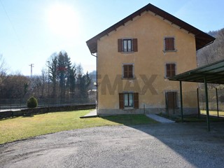Trilocale in Vendita a San Giovanni Bianco, 65'000&euro;, 120 m²