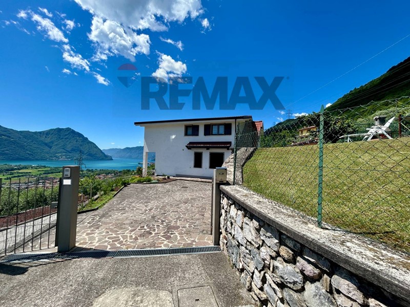 Trilocale in Vendita a Costa Volpino, 168'000&euro;, 107 m²