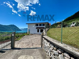 Trilocale in Vendita a Costa Volpino, 168'000&euro;, 107 m²