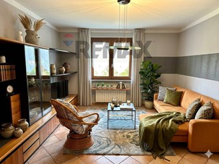 Appartamento in Vendita a Rogno, 188'000&euro;, 175 m²