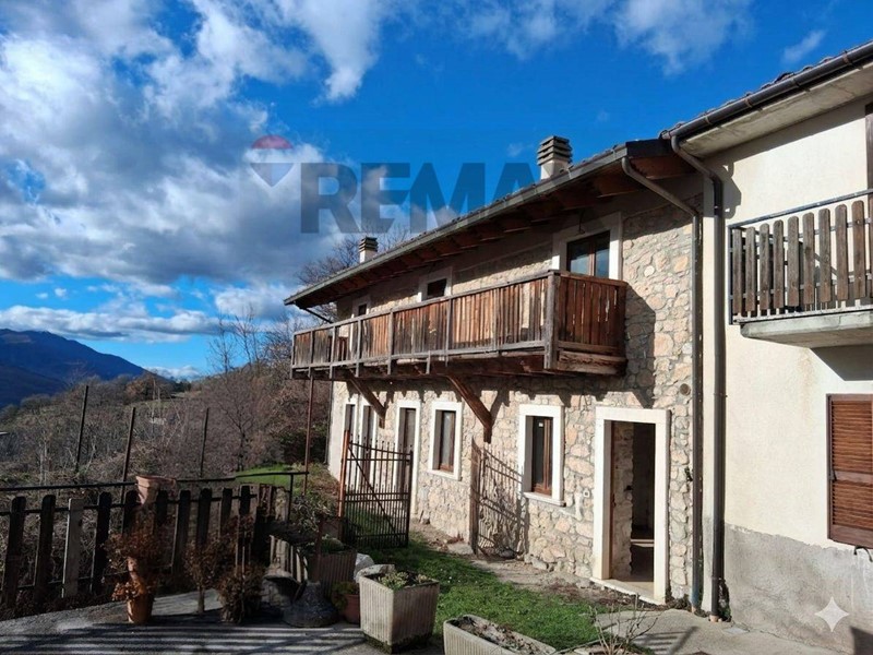 Appartamento in Vendita a Sant'Eufemia a Maiella, 85'000&euro;, 120 m²