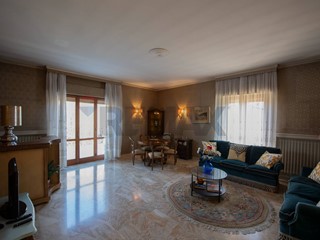 Appartamento in Vendita a Ostra, 135'000&euro;, 190 m²