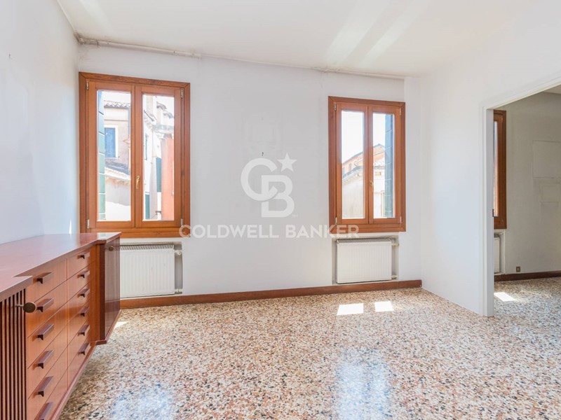 Appartamento in Vendita a Venezia, 500'000&euro;, 129 m²