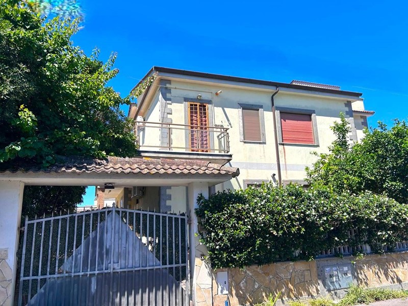 Quadrilocale in Vendita a Fiumicino, 385'000&euro;, 145 m²
