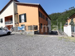 Bilocale in Vendita a Riccò del Golfo di Spezia, 65'000&euro;, 81 m²