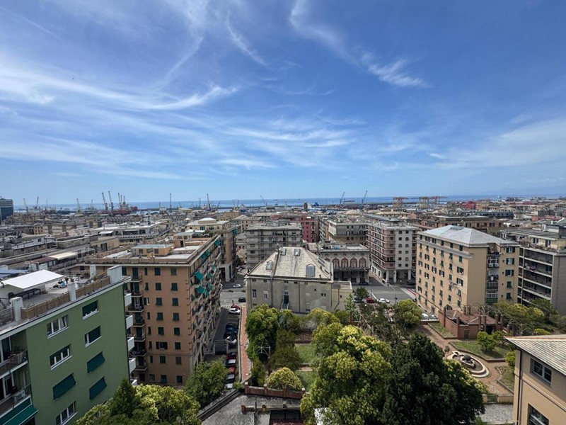 Appartamento in Vendita a Genova, zona Sampierdarena, 220'000&euro;, 134 m², con Box