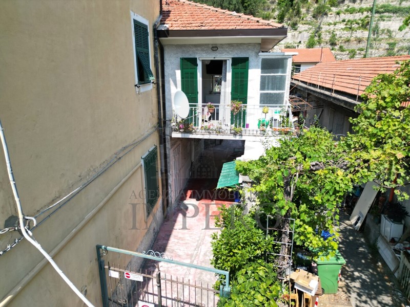 Trilocale in Vendita a Ventimiglia, zona Roverino, 160'000&euro;, 70 m²