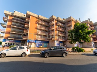 Quadrilocale in Vendita a Catania, 165'000&euro;, 111 m²