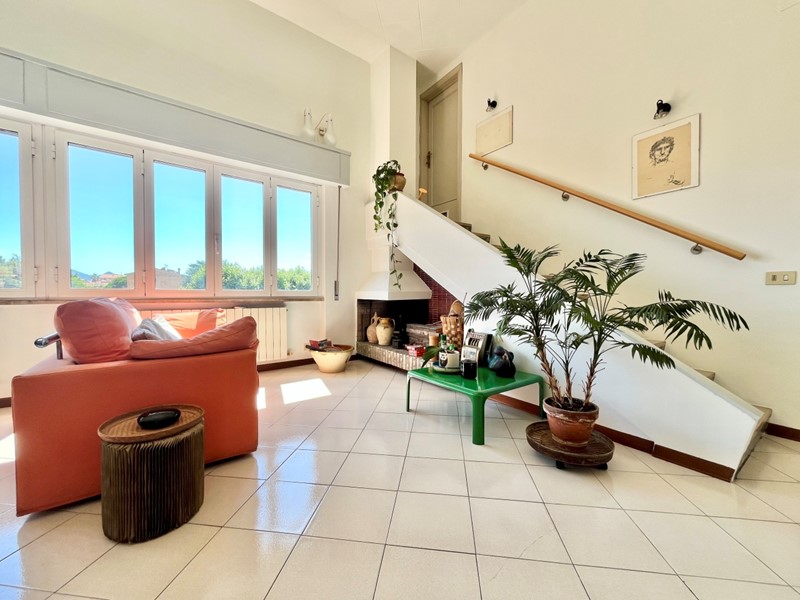 Appartamento in Vendita a Pisa, zona Santa Chiara, 495'000&euro;, 170 m², con Box