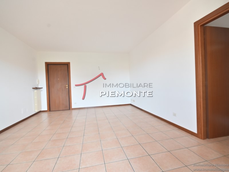 Bilocale in Vendita a Briga Novarese, 110'000&euro;, 65 m², con Box