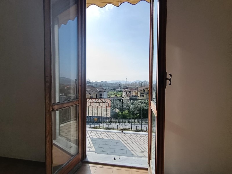 Appartamento in Vendita a Santo Stefano di Magra, 85'000&euro;, 81 m²