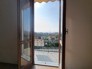 Appartamento in Vendita a Santo Stefano di Magra, 85'000&euro;, 81 m²