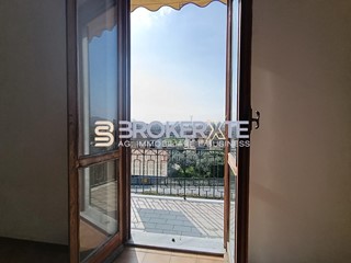 Appartamento in Vendita a Santo Stefano di Magra, 85'000&euro;, 81 m²