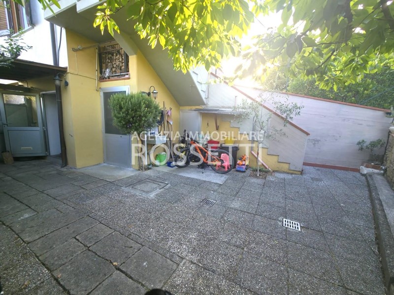 Trilocale in Vendita a Lamporecchio, zona Cerbaia, 130'000&euro;, 70 m², con Box
