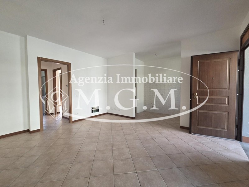 Trilocale in Vendita a Santa Maria a Monte, zona Montecalvoli Alto, 134'000&euro;, 65 m², con Box