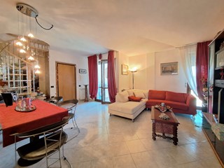 Appartamento in Vendita a Cascina, zona San Frediano a Settimo, 230'000&euro;, 135 m², con Box