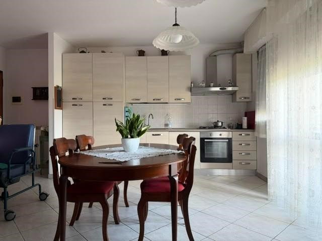 Trilocale in Vendita a Calcinaia, 169'000&euro;, 80 m², con Box