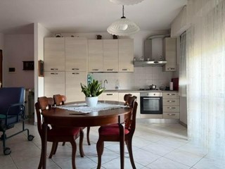 Trilocale in Vendita a Calcinaia, 169'000&euro;, 80 m², con Box