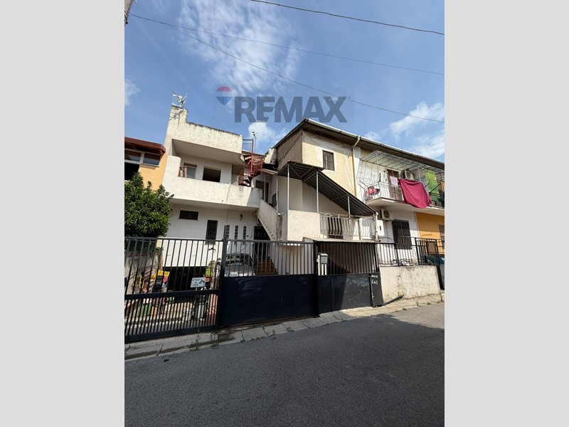 Bilocale in Vendita a Sparanise, 90'000&euro;, 105 m²