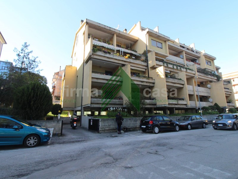 Quadrilocale in Vendita a Teramo, 105'000&euro;, 120 m²