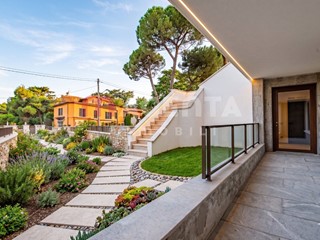 Trilocale in Vendita a Brescia, 450'000&euro;, 167 m²