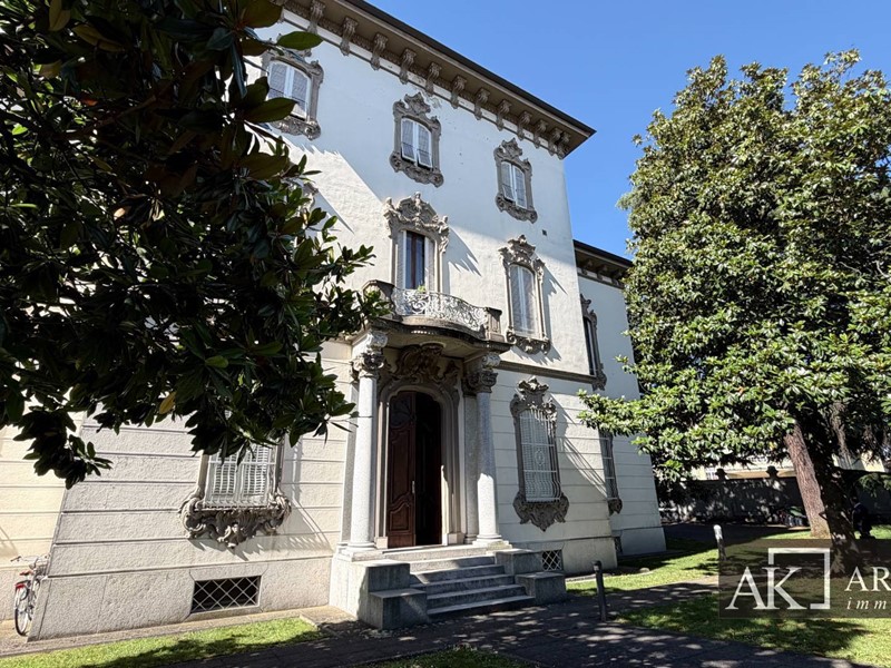 Appartamento in Vendita a Vercelli, 490'000&euro;, 270 m²