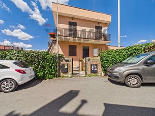 Trilocale in Vendita a Roma, 179'000&euro;, 75 m²