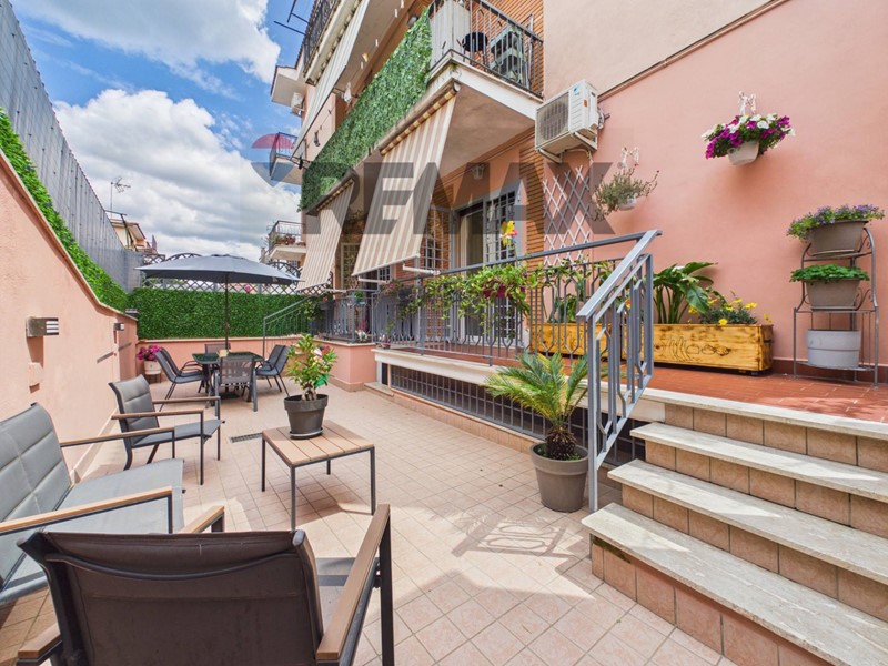 Trilocale in Vendita a Roma, 299'000&euro;, 86 m²