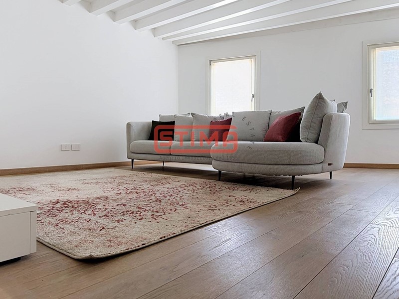 Appartamento in Affitto a Treviso, 1'600&euro;, 132 m²