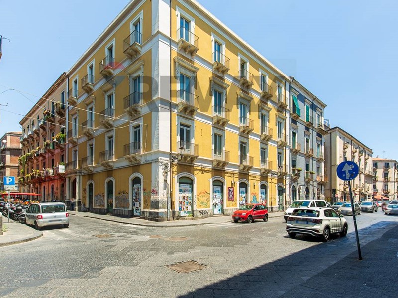 Appartamento in Affitto a Catania, 1'800&euro;, 183 m²