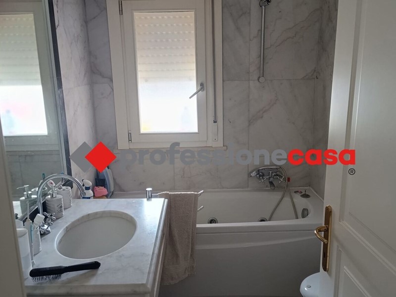 Monolocale in Vendita a Pomezia, 140'000&euro;, 40 m², con Box