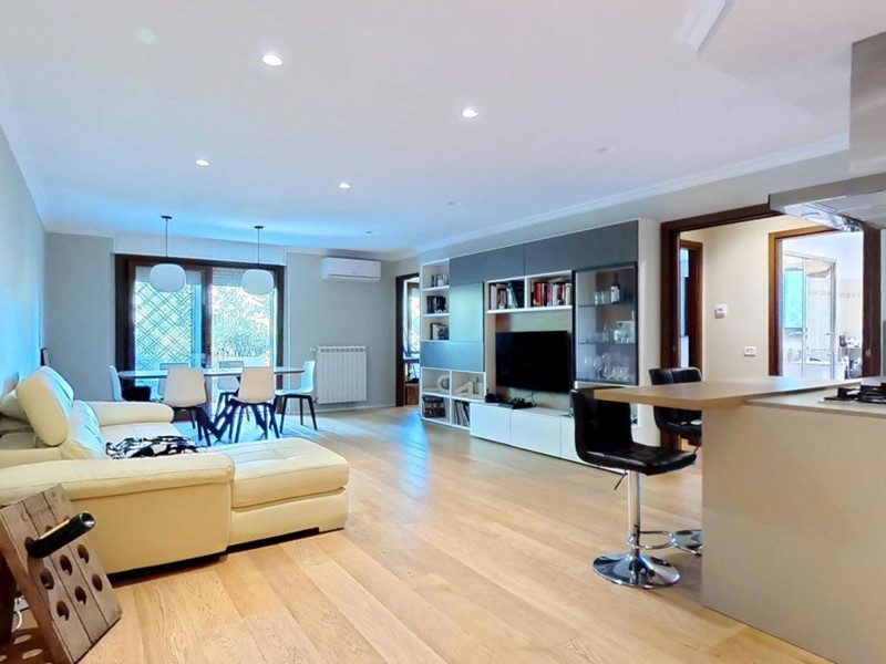 Trilocale in Vendita a Roma, 249'000&euro;, 107 m², arredato